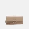 Even&Odd Clutch - Taupe, Mujer -Even&Odd Ventas 2024 0ecc9d0cc91f4931a9fdc0788bff758c