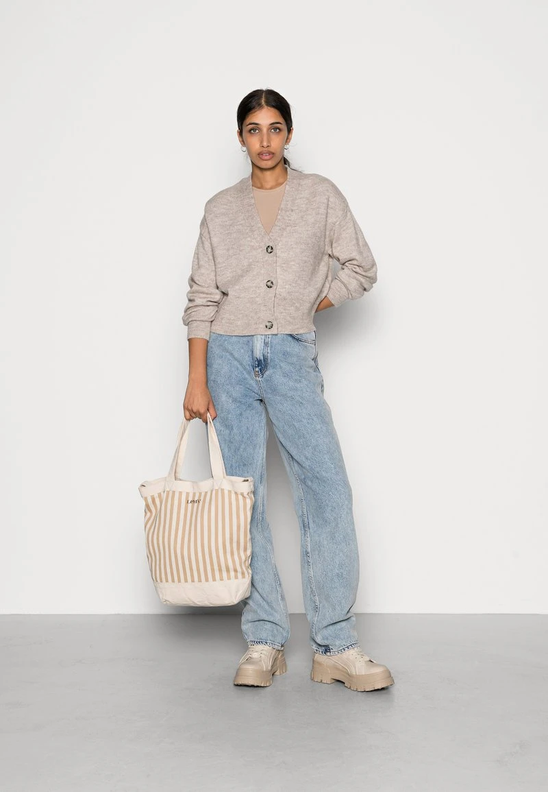 Even&Odd Mujer BASIC BLEND BUTTON CROP - Chaqueta De Punto - Taupe 4 Even&Odd Mujer BASIC BLEND BUTTON CROP - Chaqueta De Punto - Taupe - Imagen 2