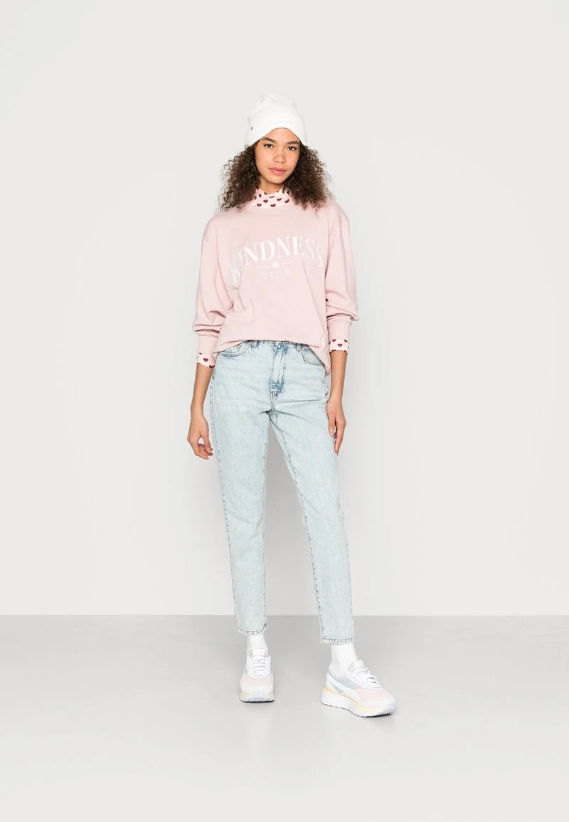 Even&Odd Mujer CALLIE KINDNESS CLUB EMBROIDERY - Sudadera - Light Pink 4 Even&Odd Mujer CALLIE KINDNESS CLUB EMBROIDERY - Sudadera - Light Pink - Imagen 2