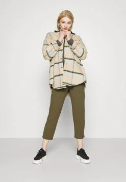 Even&Odd Mujer TAPERED PANTS WITH DART DETAIL - Pantalones - Olive -Even&Odd Ventas 2024 9cb605221c044e14b1c27bc3f4648234