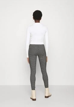 Even&Odd 2 PACK - Jersey De Punto - Black/white, Mujer -Even&Odd Ventas 2024 e4ccb4a491b944f8a502c12963fd630b